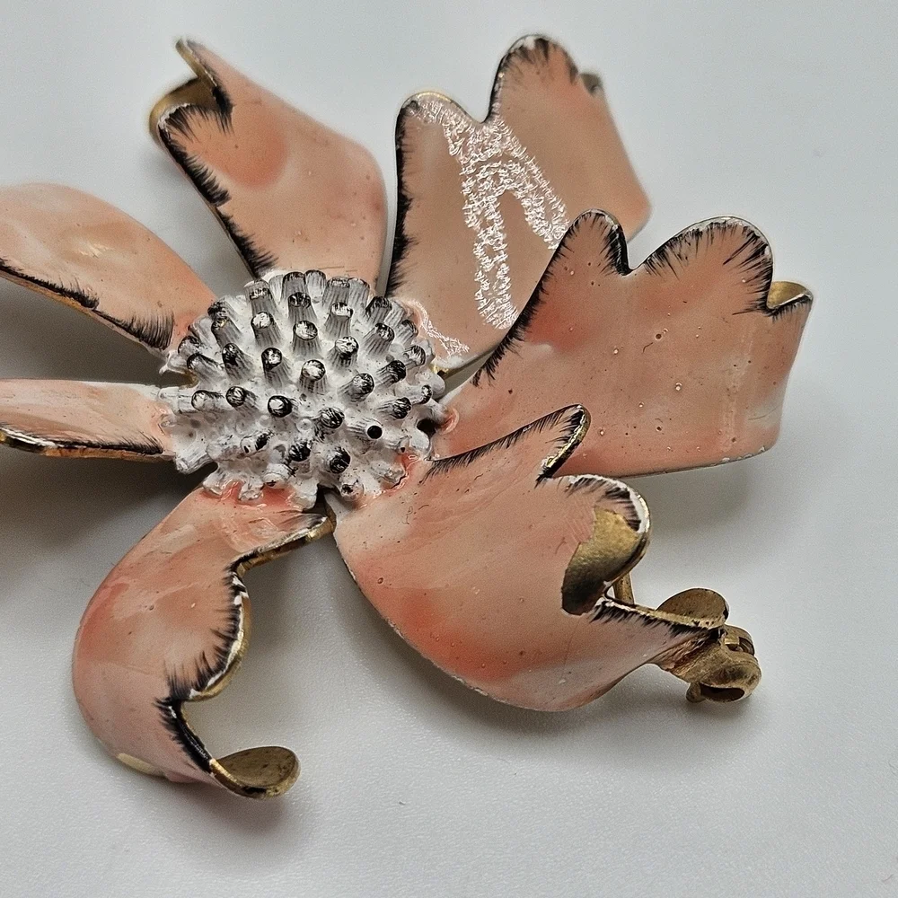 VINTAGE Weiss Signed 3D Pink Enamel Flower Gold Tone Brooch Pin